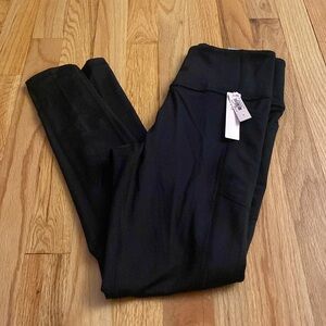NWT Victoria’s Secret 7/8 essential leggings